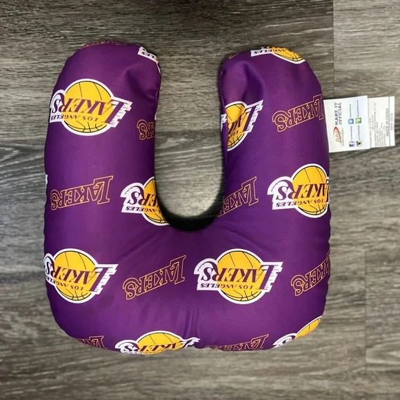 COPY - Official Lakers airplane neck pillow - Picture 4 of 4